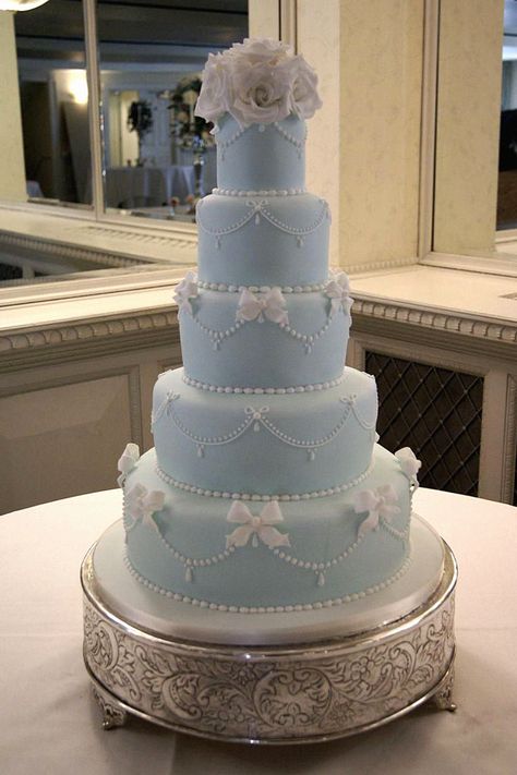 This stunning wedding cake might be ideal for any bride. From my experience capturing weddings, that enhances the overall theme. Pin this option to your bridal cake collection. Blue Vintage Wedding Cake, Xv Ideas, Cinderella 3, Bridal Cake, Luxury Cake, 3 Tier Cake, Luxury Wedding Cake, Quince Ideas, Ireland Wedding