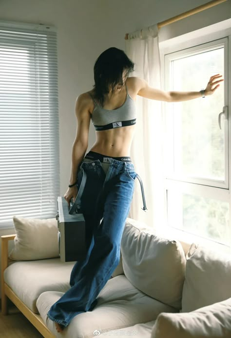 Slightly Muscular Arms Women, Female Abs Reference, Muscular Masc Women, Muscular Arms Women, Muscle Woman Reference, Emma Artly, Buff Women Aesthetic, Muscular Woman Aesthetic, Kore Ulzzang