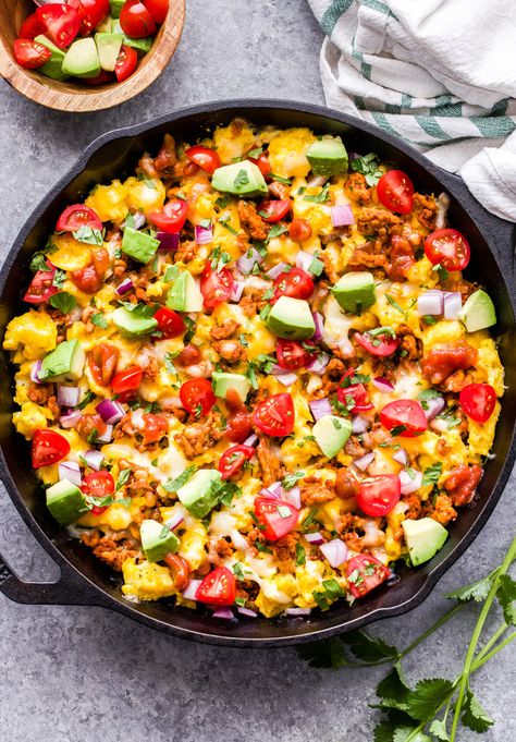 Southwest Turkey and Egg Breakfast Skillet - Recipe Runner Turkey And Eggs Breakfast, Ground Turkey And Eggs, Ground Turkey Breakfast, Turkey Breakfast Recipes, Ground Turkey Casserole, Turkey Casserole Recipe, Ground Turkey Recipes Easy, Breakfast Skillet Recipes, Mexican Casserole Recipe