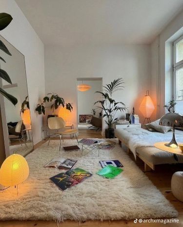 Eccentric Minimalism, Minimalistic Apartment, London Room, Nyc Bedroom, Simple Apartment, Apartment Lighting, Nyc Loft, Eclectic Chic, Bedroom Color Combination