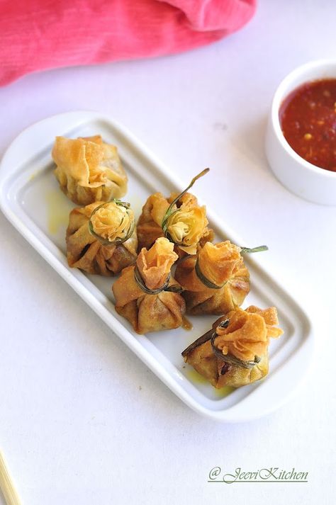 Beautiful Dumplings, Thai Appetizer, Tasty Thai, Mexican Snacks, Sunday Football, Plum Sauce, Indulgent Food, Money Bags, Beautiful Food Photography