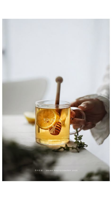 Coffee Advertising Photography, Honey Photoshoot, Herbal Tea Photography, Healing Tea Recipes, Herbal Vinegar, Photography Tea, Tea For Colds, Honey Breakfast, Tea Photography