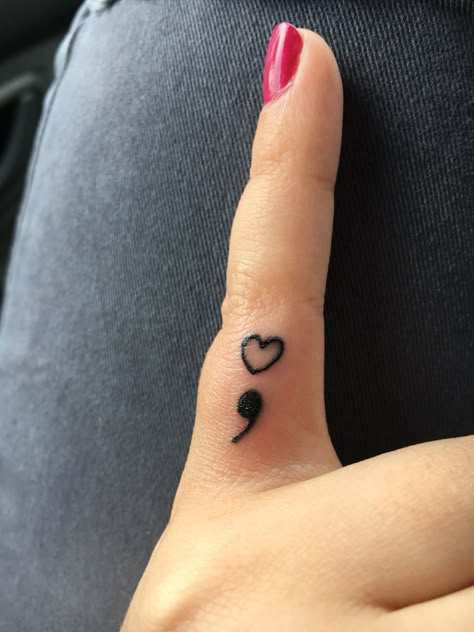 #girl #tattoo #fingertattoo #tats #fingertat #heart #semicolon #semicolonproject #thesemicolonproject Simbols Tattoo, Finger Tattoo Ideas, Colon Tattoo, Minimalist Tattoo Meaning, Awareness Tattoo, Typography Tattoo, Semi Colon, Semicolon Tattoo, Finger Tattoo