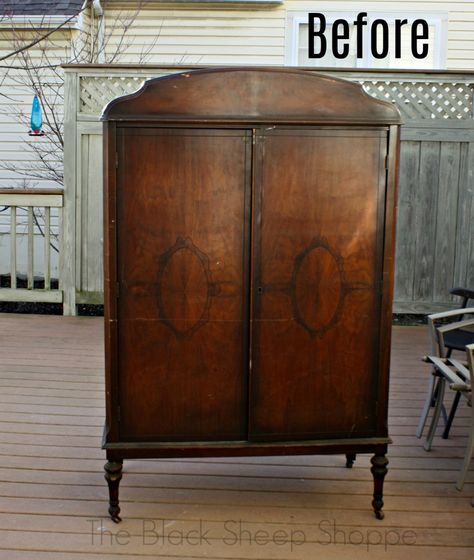 Armoire manufactured by The Jake Tennenbaum Company (Cincinnati, Ohio) Circa early 1900s Clothing Armoire, Bedroom Romantic, Armoire Makeover, Vintage Armoire, Thrift Store Makeover, Old Cabinets, Diy Furniture Projects, Décor Diy, Recycled Furniture