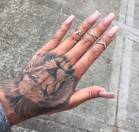 Lion Hand Tattoo, Tiny Tats, Body Decoration, Geniale Tattoos, Hand Tattoos For Women, Human Canvas, Music Tattoo, Lotus Tattoo, Tattoo Life