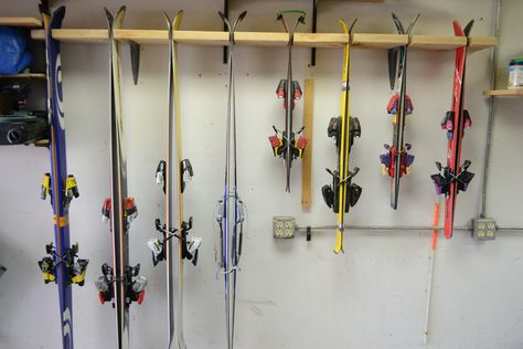 dyi ski rack | By bringthekids 6 November, 2012 12 Comments Diy Ski Rack, Ski Rack Garage, Basement Update, Garage Organizing, Hampshire House, Gear Room, Snowboard Racks, Sport Center, Ski Rack