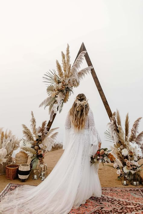 Bohemian Wedding Ideas, Boho Wedding Arch, Bohemian Wedding Theme, Rustic Bohemian Wedding, Boho Wedding Theme, Crystal Wedding Dress, Weddings By Color, Boho Chic Wedding, Boho Wedding Decorations