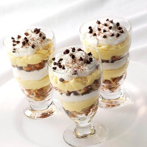 Vegetarian Bake, Parfait Recipes, Baking Cocoa, Tiramisu Recipe, Köstliche Desserts, Desserts To Make, Italian Desserts, Cannoli, Trifle