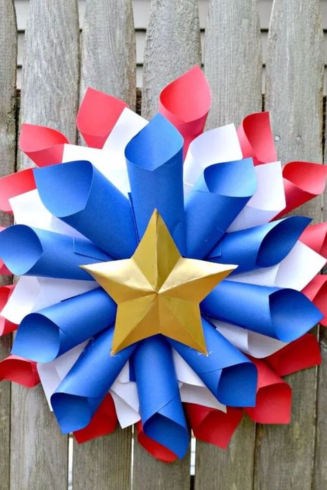 Easy paper wreath you can make for cheap for memorial day and July 4th. Easy paper memorial day decoration craft for kids. Memorial Day Decorations, Flag Crafts, Memorial Day Wreaths, Blue Crafts, Paper Wreath, Patriotic Crafts, Patriotic Party, 4th Of July Decorations, Patriotic Holidays