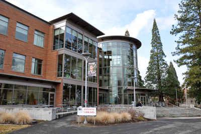 Oregon Public Colleges and Universities - Southern Oregon University (Ashland) Hannon Library Oregon University, Oregon College, Oregon Life, Explore Oregon, Ashland Oregon, College Library, Southern Oregon, University Of Oregon, Oregon State