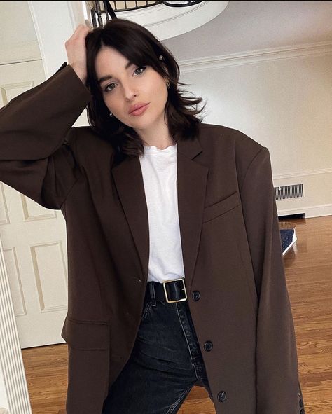 Brown Oversized Blazer Outfit, Blazer Marron Outfit, Brown Blazer Outfit Casual, Brown Blazer Outfits For Women, Dark Brown Blazer Outfit, Brown Blazer Outfit, Suede Jacket Outfit, Blazer Outfits For Women, Mode Turban