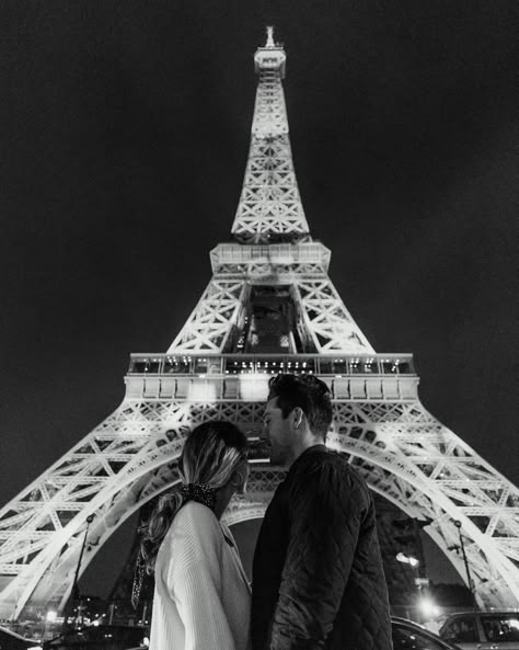 Aethstetic Couple, Couples Aethstetic, Couples Pfp, Goal Couple, Paris Photo Ideas, Couple Pfps, Spots In Paris, Aesthetic Couples, Paris Travel Photography