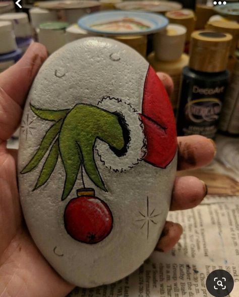 Christmas Pebble Art, Plank Art, Painted Rock Animals, Stone Art Painting, Christmas Rock, Painted Rocks Craft, Painted Rocks Diy, Holiday Painting, Rock Painting Ideas Easy