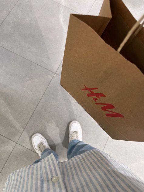 Snap.Hm.mall.shopping.aesthetic.sneakers.outfit.weekend H&m Snap, Shopping Mall Snap, Hm Aesthetic, Shopping Snap Story, Shopping Snap, Best Poses For Boys, Driving Pictures, Good Poses, Indian Aesthetic