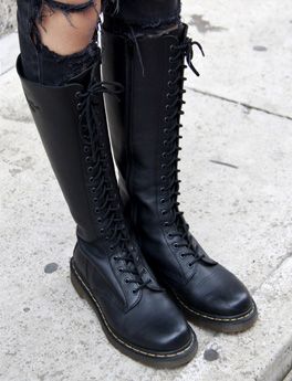 Tall Doc Martens Outfit, Tall Doc Martens, Doc Martens Aesthetic, Dr Martens Outfit, Black Like Me, Doc Martens Outfit, Goth Clothes, Doc Martens Boots, Marvel Clothes