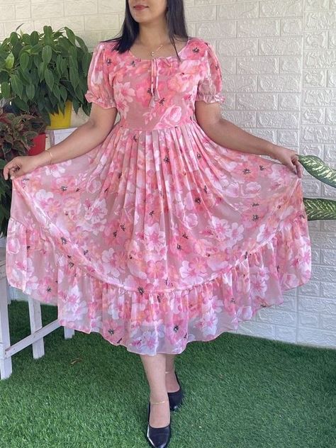 Frock For Ladies, Layer Gown, Frock Designs For Women, Aesthetic Dress Outfit, Frock Models, Design Gown, Fashion Outfits Aesthetic, Simple Frock Design, Long Frock Designs