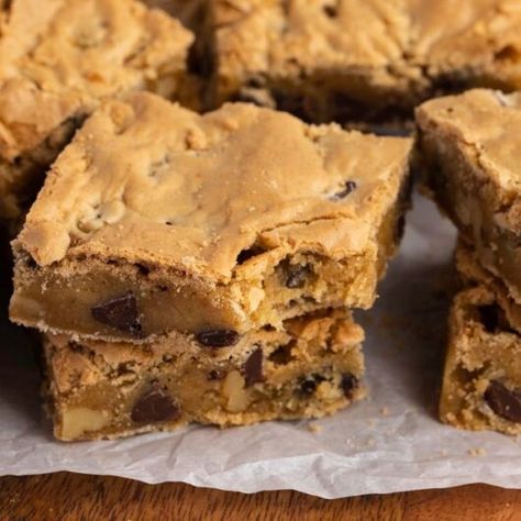 Congo Bars Recipe, Old Fashioned Tea Cakes, Congo Bars, Tasty Chocolate Chip Cookies, Blondie Bars, Campfire Marshmallows, Blondie Bar, Chocolate Chip Blondies, Chocolate Chip Cookie Bars