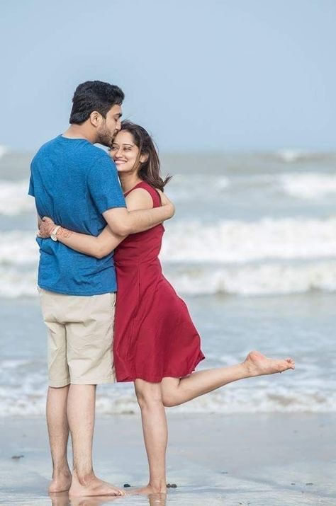 Pre Wedding Photoshoot Beach, Couples Beach Photography, Beach Poses For Couples, Romantic Couple Poses, Pre Wedding Photoshoot Outdoor, Trend Accessories, Bride Photography Poses, Engagement Pictures Poses, Wedding Photoshoot Poses