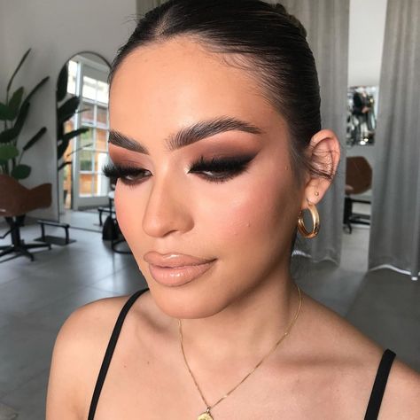 JASMINE LEE on Instagram: “@kluxelashes Chloe lashes @plouise_makeup_academy brow balm @anastasiabeverlyhills brow powder duo soft brown @xxrevolution Blush…” Dark Smokey Eye Makeup, Chocolate Makeup, Brown Makeup Looks, Fox Makeup, Club Makeup, Birthday Makeup Looks, Plouise Makeup, Prom Eye Makeup, Plouise Makeup Academy