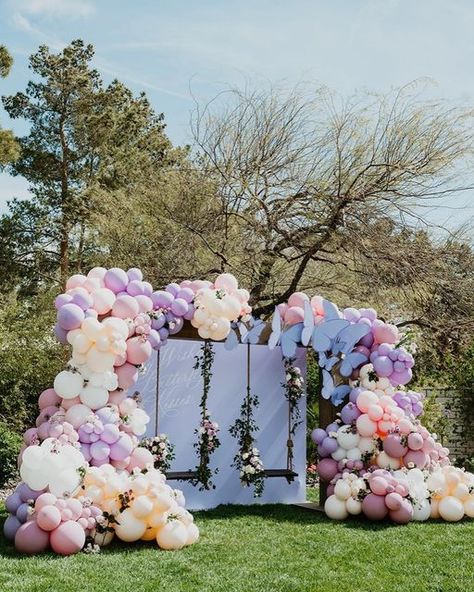 Fairy First Birthday Party, Party Balloon Arch, First Birthday Balloons, Fairy Garden Birthday Party, Garden Backdrops, Balloon Installation, Garden Party Birthday, Butterfly Baby Shower, Garden Birthday