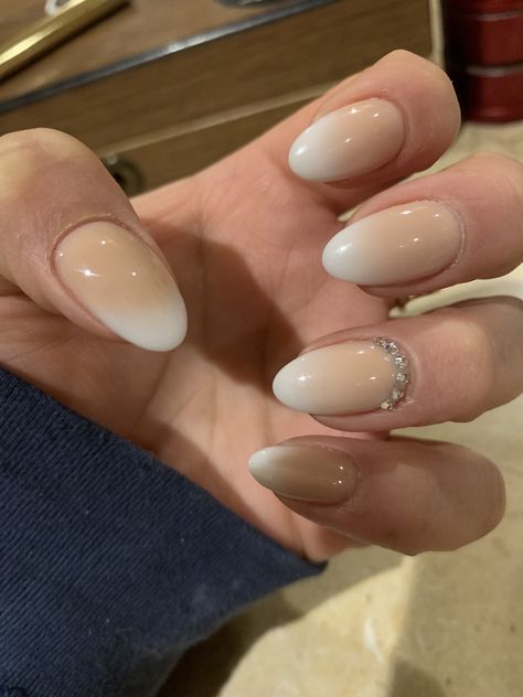 All natural beige Ombrè color gel . Almonds shape with jewels. #almondnails #ombrènails #beigenails Ombre Beige Nails, Hombre Nails Ombre Almond, Ombre Nails Beige, Beige Ombre Nails, Almond Shaped Nails Designs, Luv Nails, Acrylic Nails Almond Shape, Ombre Gel Nails, Winter Nails Gel