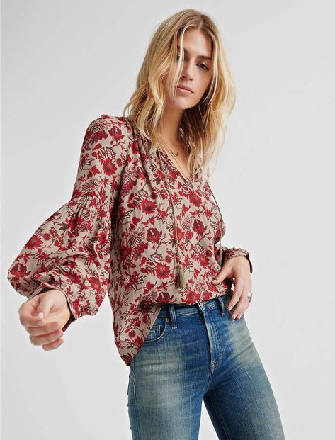 Lucky Brand FLORAL PEASANT TOP Lucky Brand Outfits, Brand Outfits, Cowboy Boot Outfits, Floral Peasant Top, Boho Chic Outfits, Peasant Top, Loose Hairstyles, Peasant Blouse, Peasant Tops