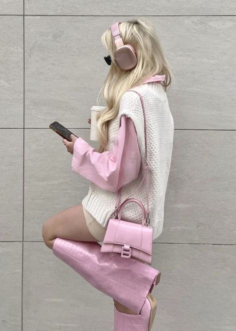 book lovers by emily henry Pink Lifestyle, Pink Boots, Estilo Preppy, Pink Girly Things, Trendy Fall Outfits, Pink Outfits, Fall Fashion Trends, Pink Outfit, Girly Outfits