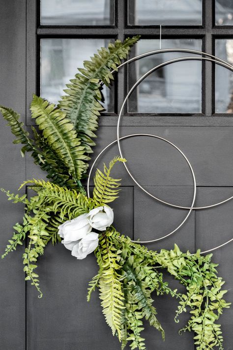 Weather Decorations, Boho Spring Decor, Metal Hoop Wreath, Spring Wreath Tutorial, Farmhouse Tablescape, Spring Diy Decor, Wreath Ideas Diy, Parisian Spring, Rustic Spring Decor