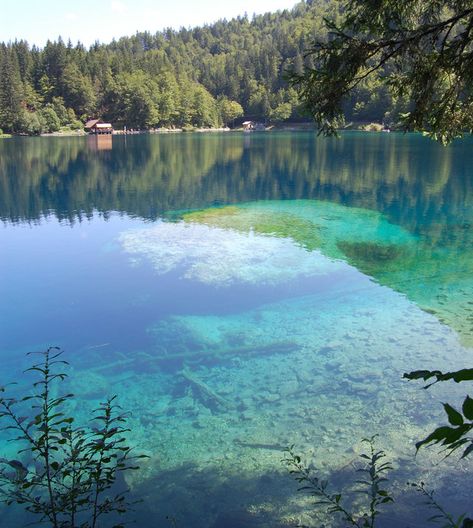 Water that's so clear, it's pretty much equivalent to swimming inside a Poland Spring bottle. Clear Beaches, Relaxing Vacations, Beaches In The World, Vacation Places, Safe Travel, Crystal Clear Water, Oh The Places Youll Go, Wonderful Places, Beach Trip