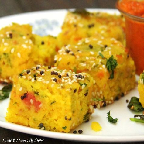 Suji Besan Ka Dhokla Oats Recipes Indian, Oats Idli, Crispy Recipes, Protein Rich Snacks, Dhokla Recipe, Black Mustard Seeds, Idli Recipe, Gujarati Recipes, Gram Flour