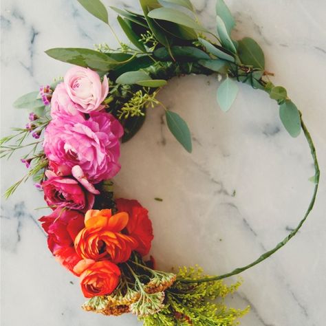 Easy DIY Flower Crown Project Bohemian Bridal Shower, Harvest Celebration, Garden Bridal Showers, Diy Flores, Diy Flower Crown, Bridal Shower Inspiration, Deco Nature, Boho Garden, Boho Bridal Shower