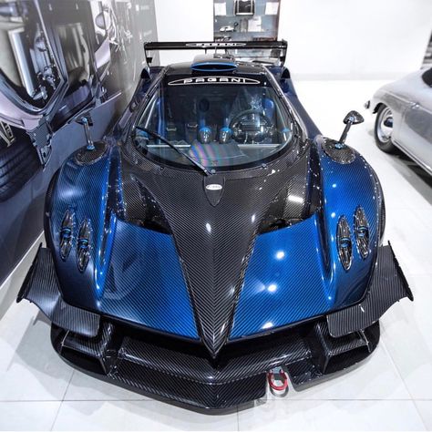 Pagani Zonda R made out of Blue & Grey exposed carbon fiber  Photo taken by: @stig520 on Instagram Pagani Carbon Fiber, Zonda R, Pagani Zonda R, New Sports Cars, Pagani Zonda, Super Sport Cars, Carbon Fiber Car, Blue Car, Super Luxury Cars