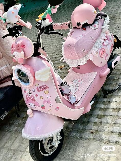 Pink Motorcycle Aesthetic, Pink Bike Aesthetic, Hello Kitty Motorcycle, Kawaii Cars, Pink Motorbike, Motorcycle Cute, Cute Motorcycle, Yumi Kawaii, Pink Scooter