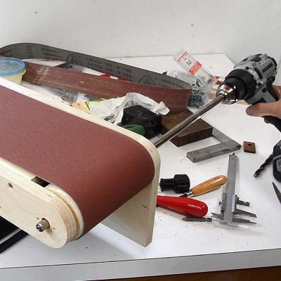 Homemade Outdoor Furniture, Diy Belt Sander, Best Random Orbital Sander, Homemade Lathe, Diy Belt, Diy Belts, Belt Grinder, Homemade Tables, Belt Sander