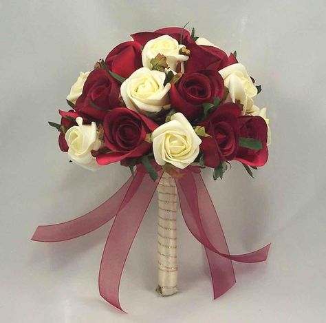 Maroon Wedding Flowers, Ideas Casamiento, Maroon Bridesmaid, Homecoming Flowers, Making A Wedding Dress, Artificial Wedding Bouquets, Red Bouquet Wedding, Rose Bridal Bouquet, Maroon Wedding