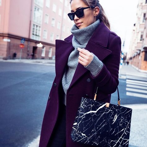 71a58e8cb75904f24cde464161c3e766desc52011686ri Purple Coat Outfit, Vinter Mode Outfits, Winter Coat Outfits, Dress Code Casual, 2015 Outfits, Purple Coat, Purple Outfits, Fashion Blogger Style, Coat Outfits