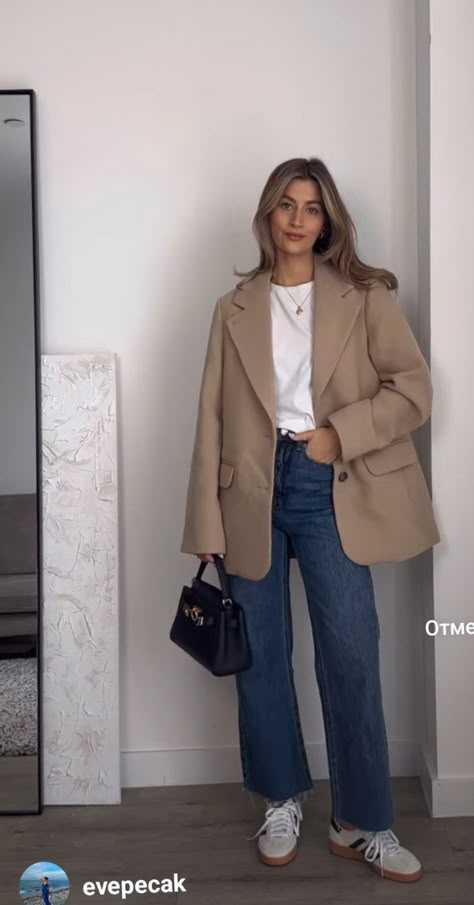 Women Semi Casual Outfits, Presentation Day Outfit, Oversized Tan Blazer Outfit, Outfit Saco Beige, Look Blazer Beige, Light Brown Blazer Outfit, Architect Outfit Women, Inauguration Outfit, Taiwan Fits