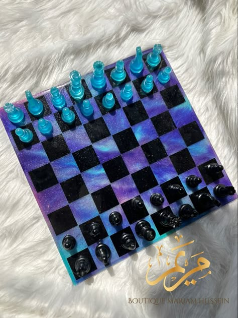 Resin Chess Set Ideas, Resin Chess Board Ideas, Painted Chess Board, Resin Dominoes Ideas, Epoxy Chess Board, Galaxy Resin Art, Resin Chess Set, Custom Dominoes, Diy Gifts To Sell