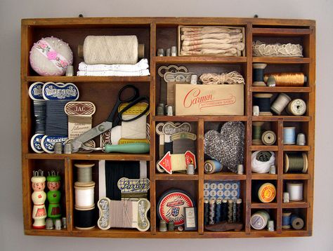 Just Looking Pretty (Mooi Plaatje) by Made by BeaG, via Flickr Printers Drawer, Vintage Sewing Notions, Printers Tray, Trendy Sewing, Bead Storage, Vintage Sewing Machines, My Sewing Room, Sewing Rooms, Couture Vintage