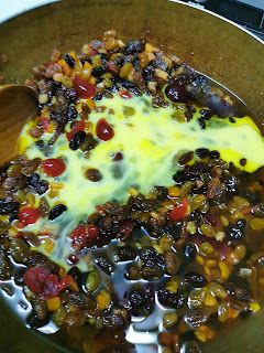 Quick Fruit Cake, Christmas Slices, Traditional Fruit Cake Recipe, Xmas Deserts, Best Fruitcake, Fruit Cake Recipe Easy, Light Fruit Cake, Air Fryer Cake Recipes, Boiled Fruit Cake