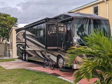 Several manufacturers have included bunkhouse floorplans in their Class A motorhome lineup. Check out the five best models on the market. 5 Best Class A Bunkhouse RV Motorhomes for Families #fulltimerv #fulltimerving #rvfulltime #classamotorhome #classarv #classabunkhouse Family Motorhome, Rv Floor Plans, Rving Full Time, Class A Motorhome, Rv Motorhomes, Rv Types, Class A Rv, Class A Motorhomes, Rv Lifestyle