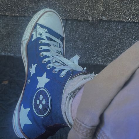 Laika Converse, Coralines Closet Aesthetic, Coraline Aesthetic Clothes, Converse With Stars, Converse Inspiration, Coraline Converse, Coraline Clothes Aesthetic, Patchwork Converse, Funky Converse