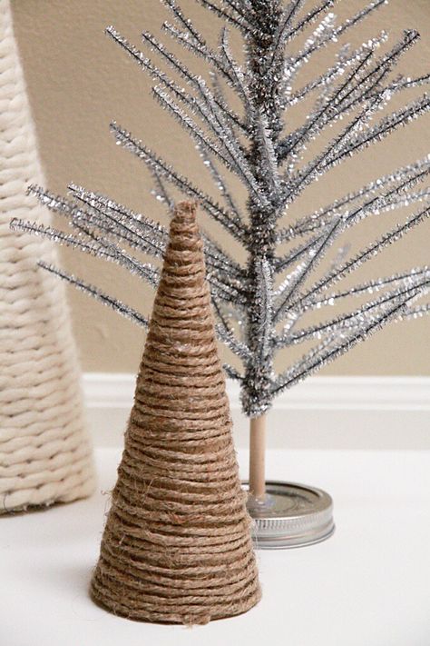 DIY Post - Easy Chenille Stem Christmas Trees - zevy joy Stem Christmas, Snowflake Ornaments Diy, Diy Angel Ornaments, Diy Anthropologie, Diy For Christmas, Handmade Gifts Christmas, Clothespin Wreath, Diy Safety, Rubber Band Crafts