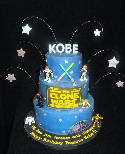 Star Wars Clone Wars! - This cake was an extra special one for me. My first Icing Smiles cake! :)    Figures are from the Playskool Heroes line of toys, and were just the right size for cake toppers! Clone Wars Cake, Cake Figures, Star Wars Birthday Cake, Clone Wars Art, Party Prep, Star Wars Clone, Star Wars Cake, Stars Wars, Star Wars Birthday