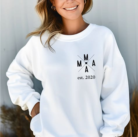 Mama Shirt Ideas, Best Mom In The World, Mama Sweater, Mom Hoodies, Cute Shirt Designs, Beste Mama, Birth Year, Mama Sweatshirt, Hoodie Pullover