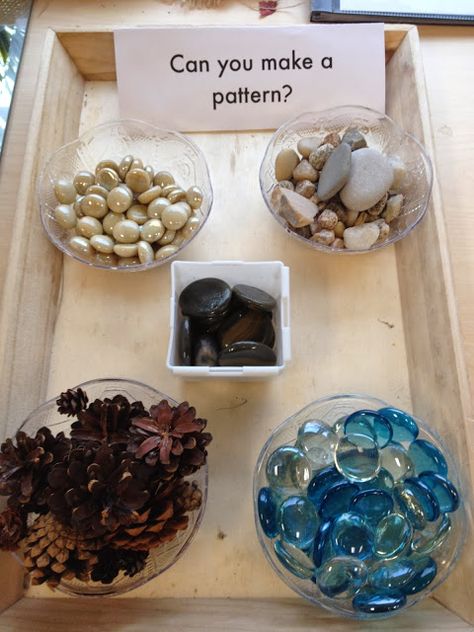 Patterning provocation - Can you make a pattern? Patterning Kindergarten, Hazel Tree, Reggio Emilia Approach, Reggio Inspired Classrooms, Funky Fingers, Reggio Classroom, Math Patterns, Prek Math, Tuff Tray