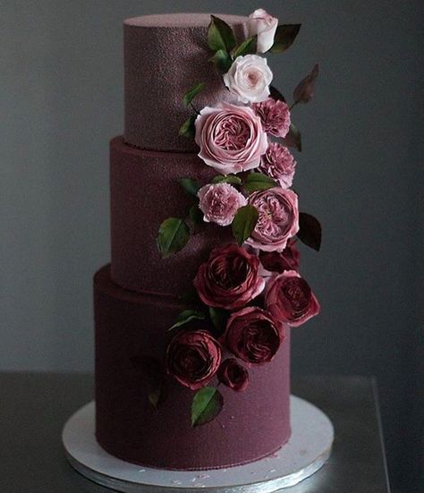 Professional Cakes, Pink Cakes, Stunning Cakes, Colorful Wedding Cakes, Purple Cake, Wedding Cake Ombre, Art Cakes, Baking Stuff, Wedding Cake Tops