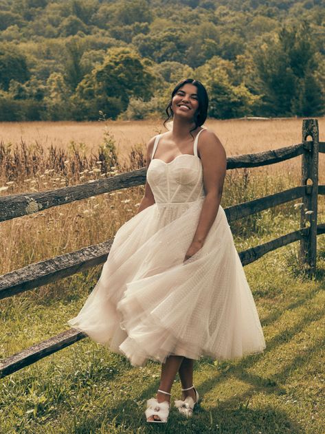 Ohhh! Anthropologie's Bridal Retailer, BHLDN is Launching Plus Bridal! Anthropologie Bridal, Bride Era, Reception Dresses, By Watters, Plus Size Brides, Civil Wedding Dresses, Tea Length Wedding, Plus Size Bride, Curvy Bride