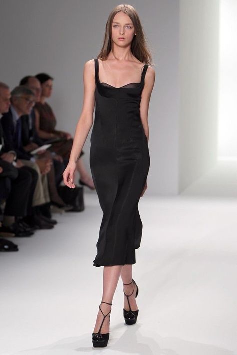 2012 Runway Fashion, Calvin Klein Aethstetic, Calvin Klein Runway, Runway Outfits, Functional Fashion, Looks Black, Calvin Klein Dress, Looks Chic, Calvin Klein Dresses