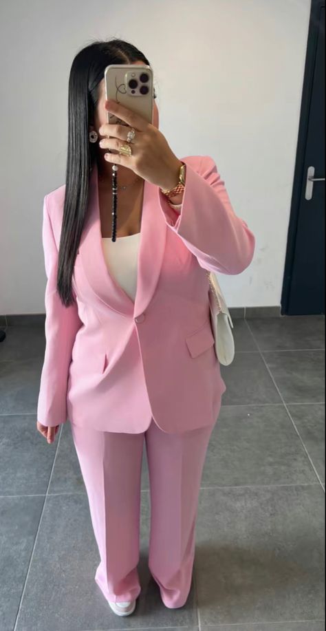 Look Blazer Rose, Ensemble Zara, Ensemble Blazer, Outfit Anniversaire, Elegant Pink Zara Pantsuit, Ensemble Hijab Style, Elegant Zara Pink Pantsuit, Cute Sweater Outfits, Job Clothes